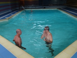 Denis et Jean-Claude à la piscine à Villers le Lac